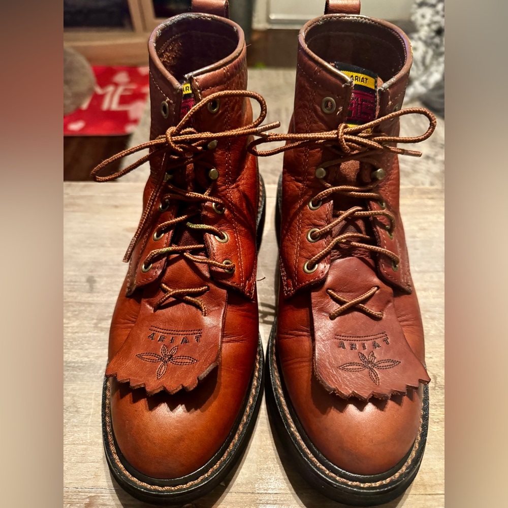 Ariat women’s Chestnut Leather Lace-Up Boots. Soft toe